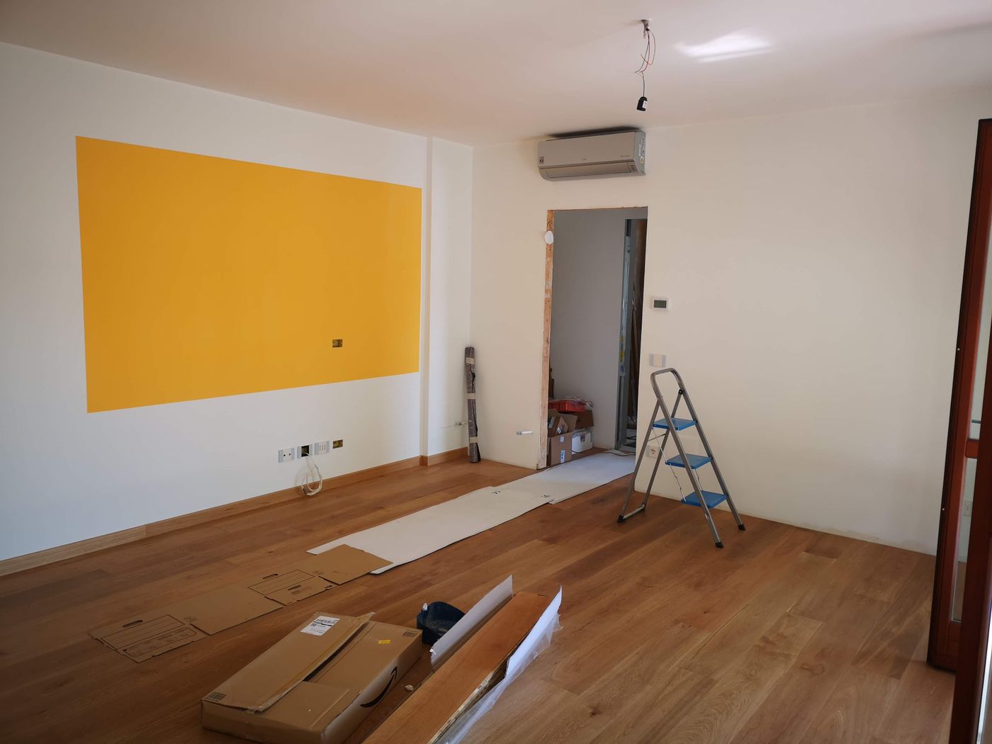 Click-lock planking inspiration: unfinished room, illustrative stock photo